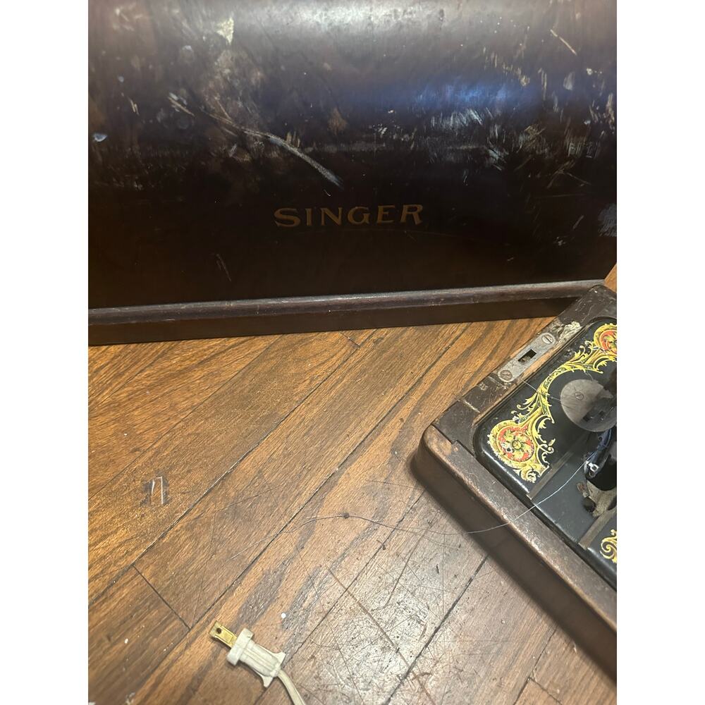 Singer - Picture 4 of 15